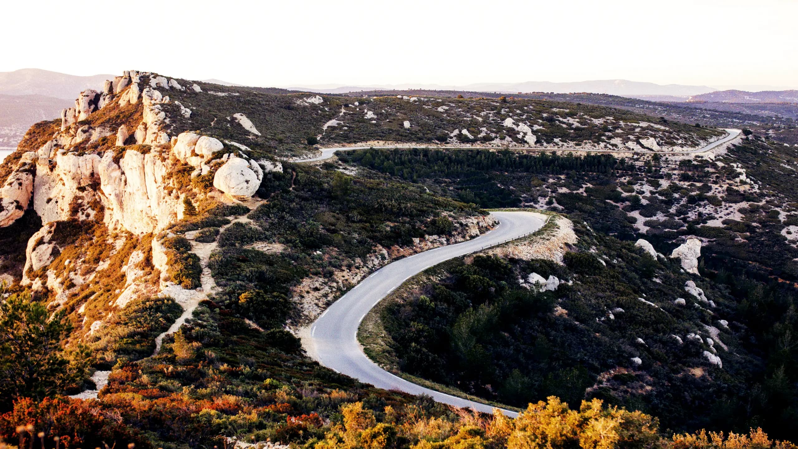 A gravel route through open countryside, mapped in Arana